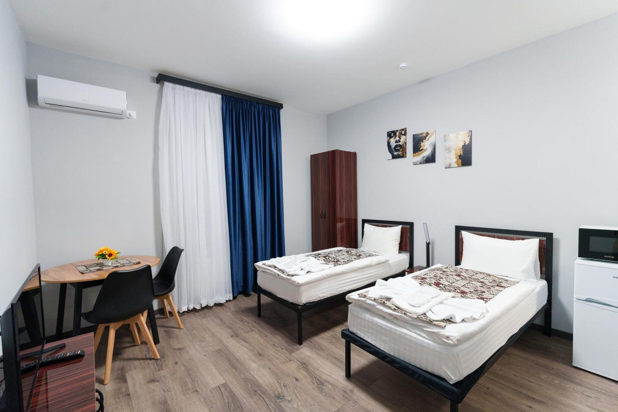 Gh Family Hotel Yerevan Bagian luar foto