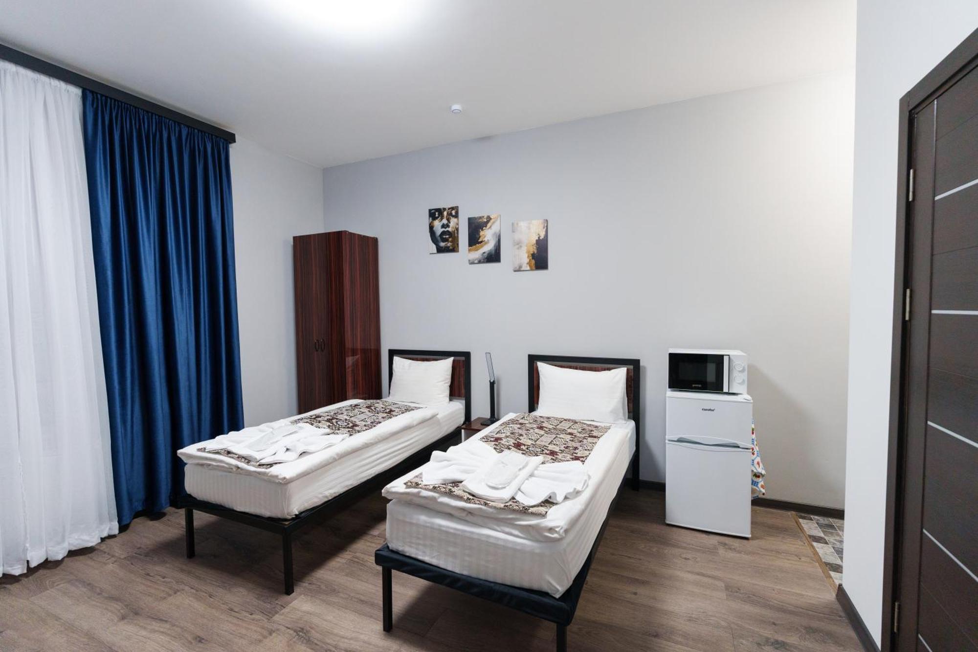 Gh Family Hotel Yerevan Bagian luar foto