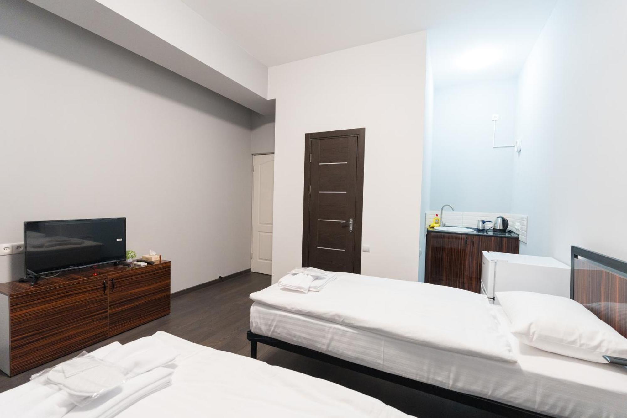 Gh Family Hotel Yerevan Bagian luar foto
