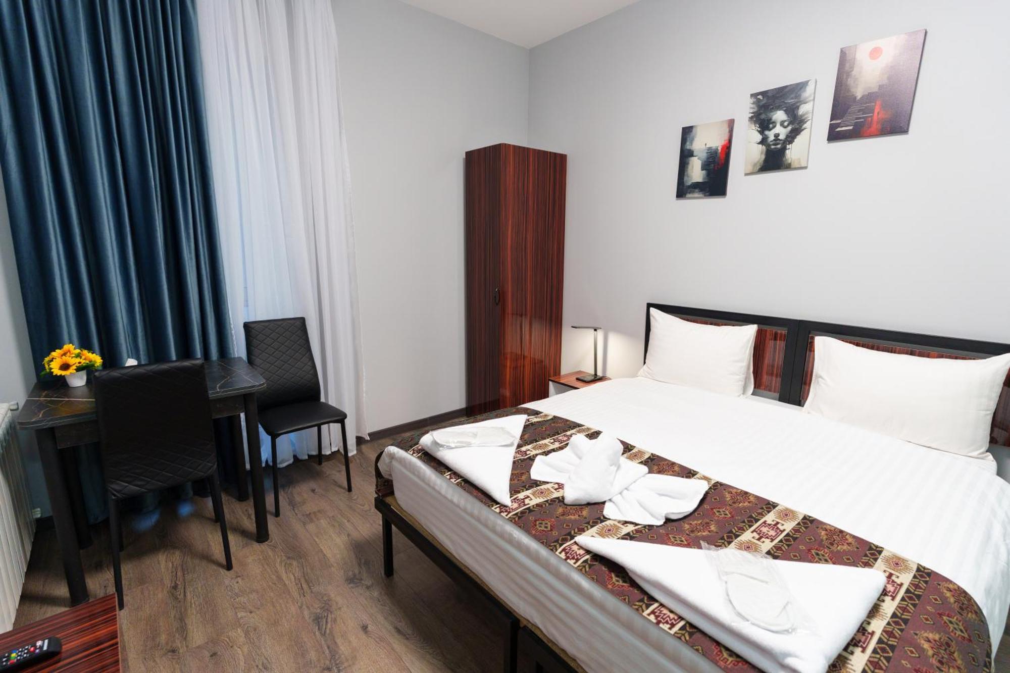 Gh Family Hotel Yerevan Bagian luar foto