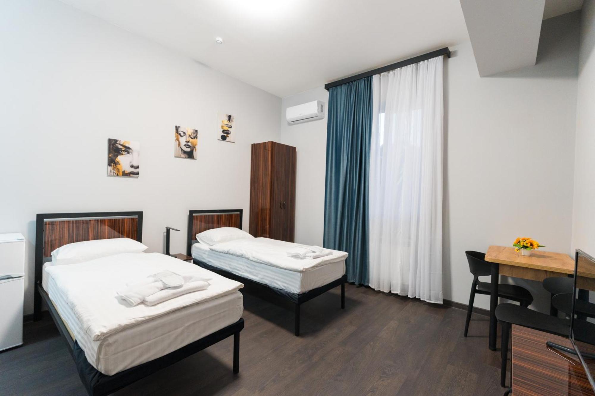 Gh Family Hotel Yerevan Bagian luar foto