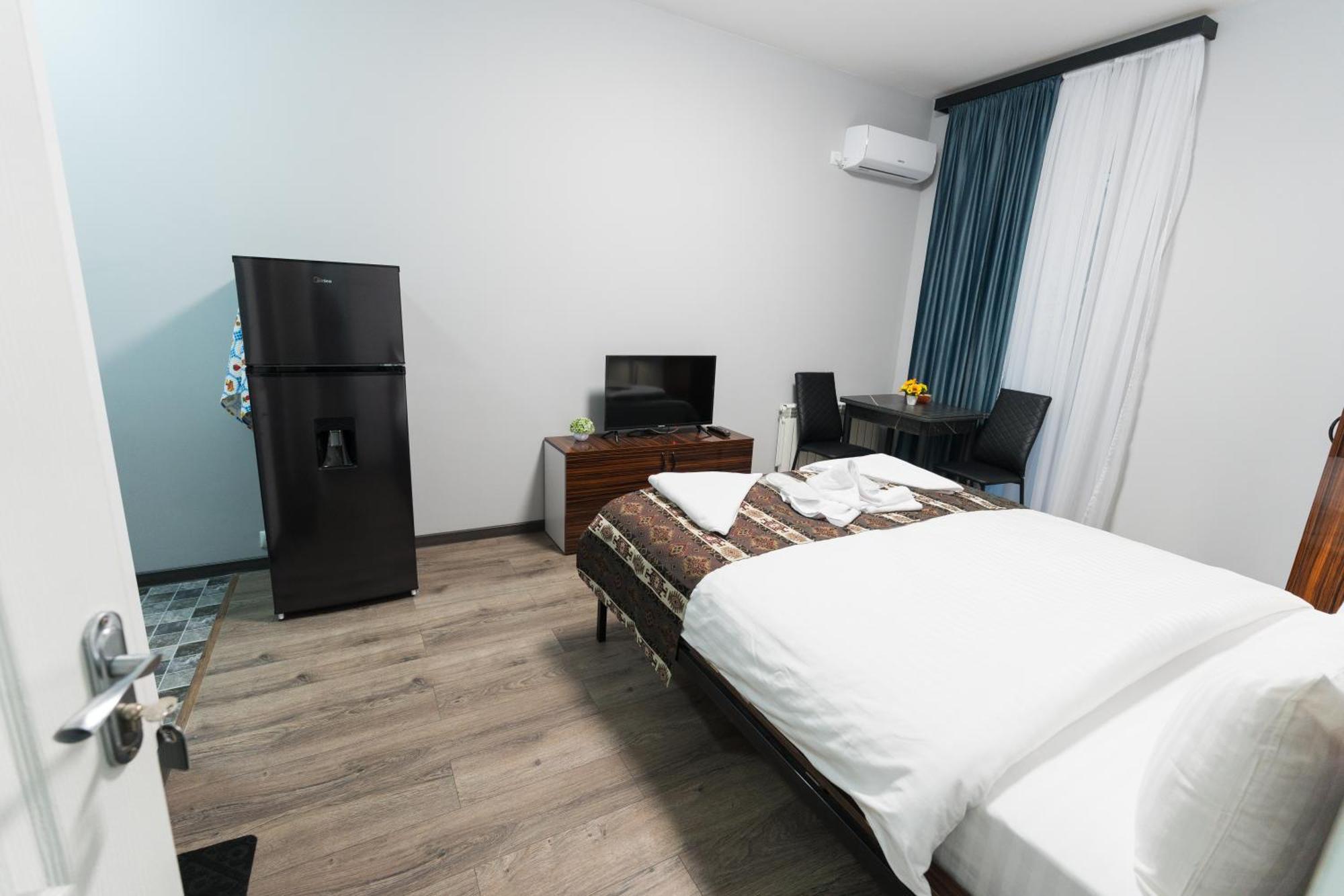 Gh Family Hotel Yerevan Bagian luar foto